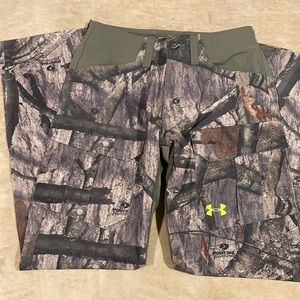 UA Under Armour Scent Control Camo Cargo Pants.